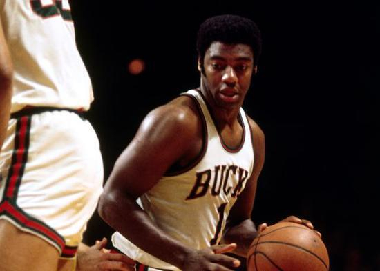 舞台上立于 舞台上立于