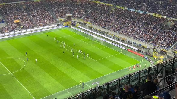 它打破了外 它打破了外